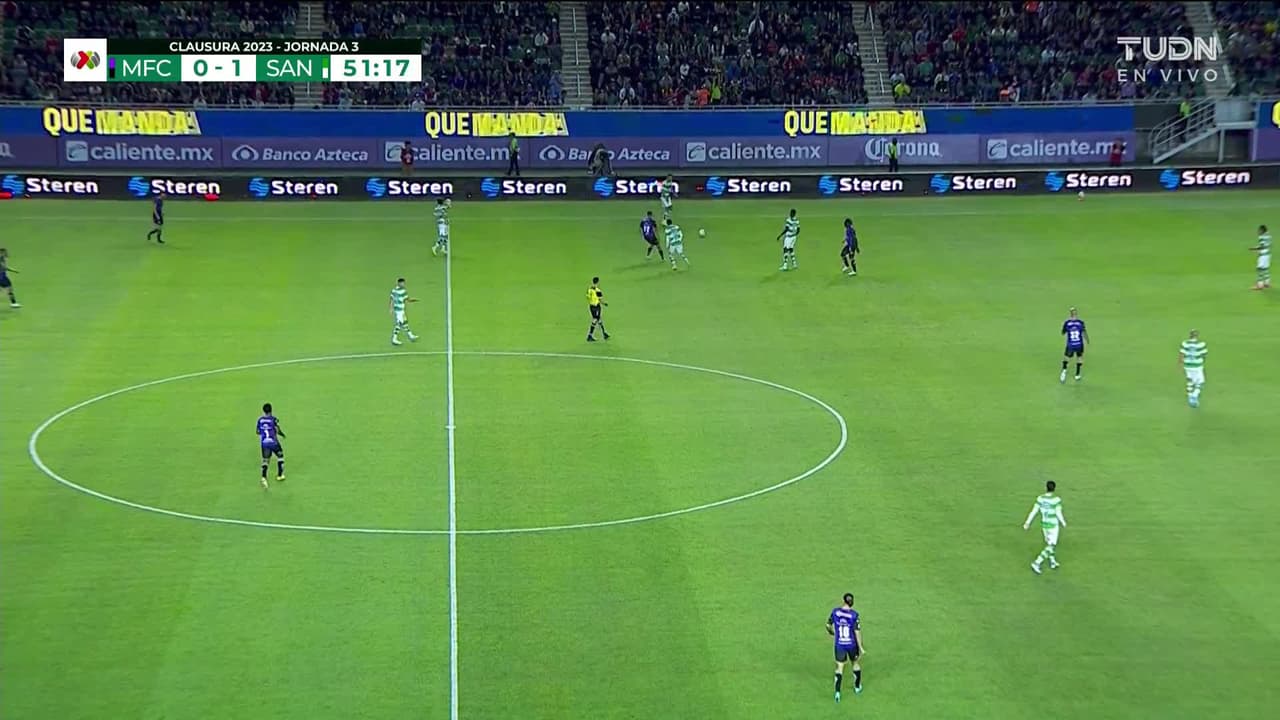 ¡TIRO ATAJADO! disparo por Javier Correa.