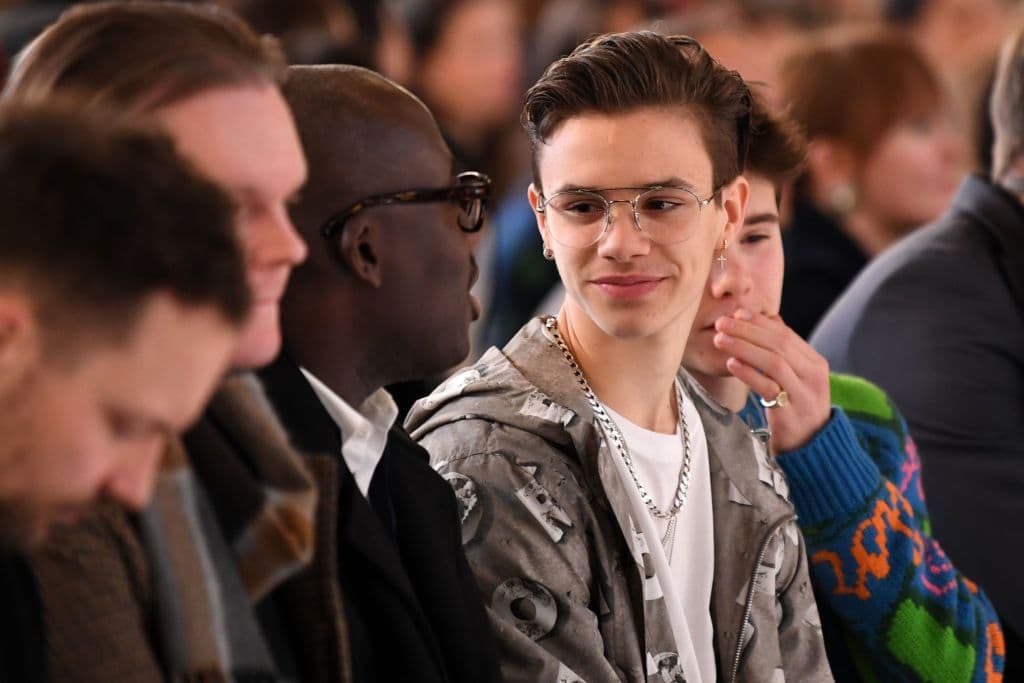 Sin embargo, los tres acabaron abandonándola por tener diferentes intereses.