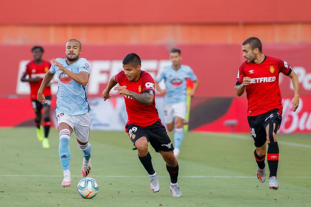 Luego de revisar la jugada en el VAR, Budimir (13’) cobró el penal y para adelantar a los locales.