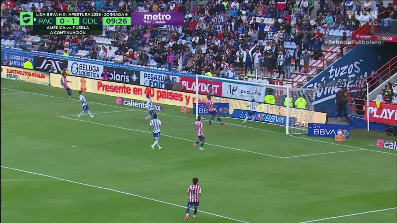 ¡Chivas quiere el segundo! Barreto la saca en la línea