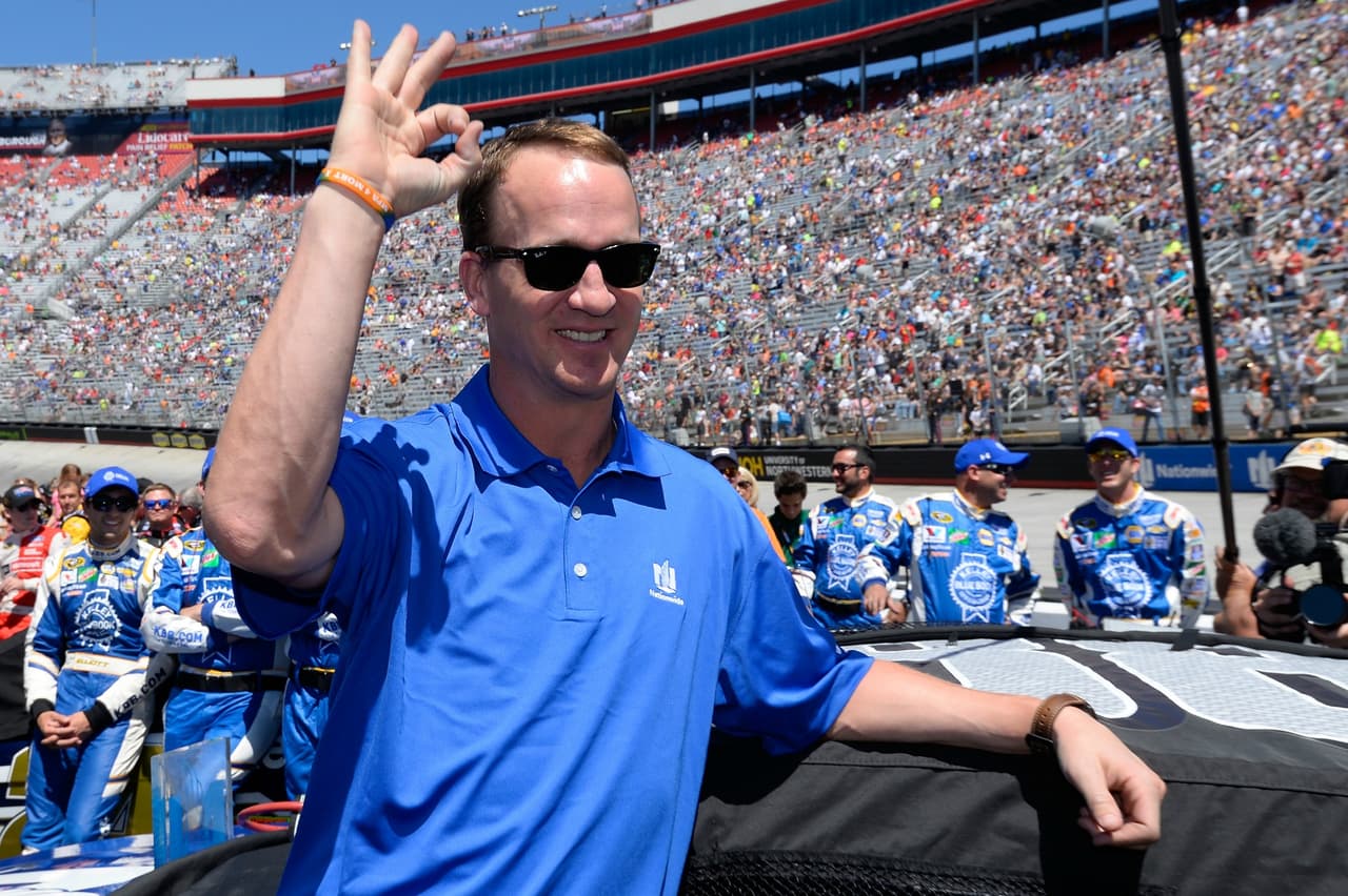 Peyton Manning visitó a los Dolphins para dar tutoría a Ryan Tannehill