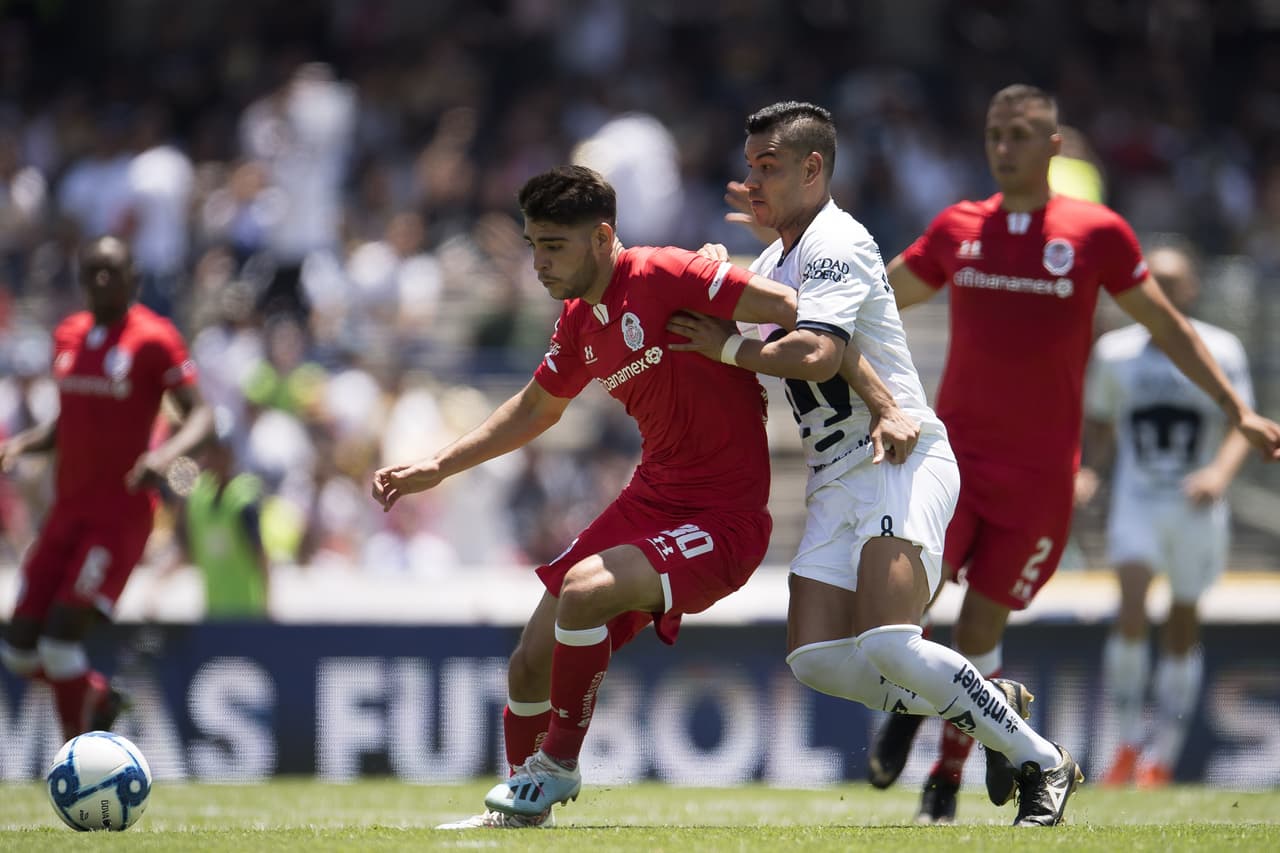 Toluca adelante en la posesión del balón.