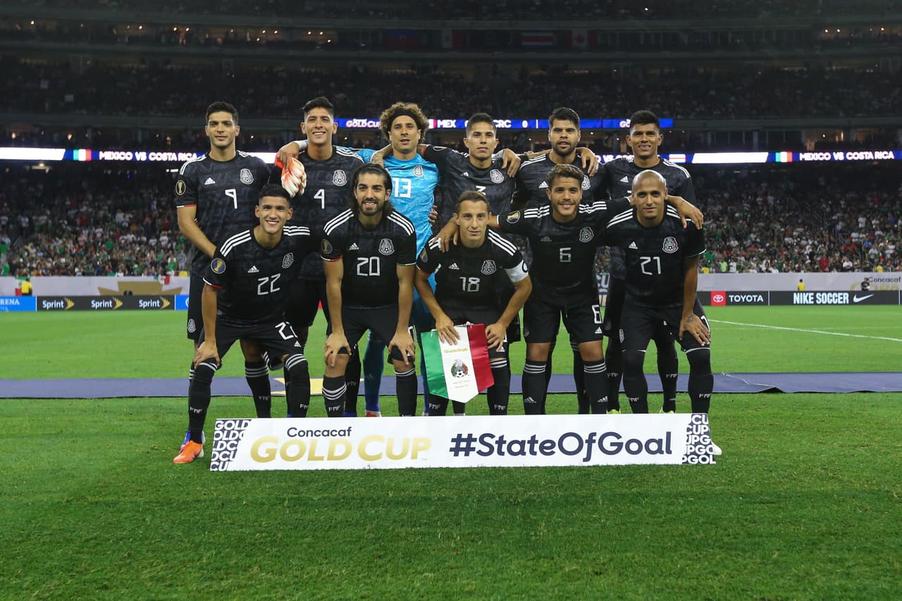 México formó con: Memo Ochoa; Luis Rodríguez, Néstor Araújo, Carlos Salcedo, Édson Álvarez; Andrés Guardado, Jonathan dos Santos, Rodolfo Pizarro, Jesús Gallardo; Raúl Jiménez y Uriel Antuna.