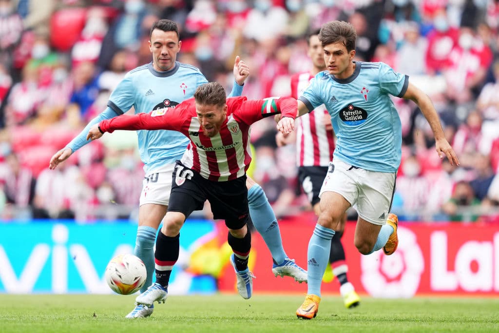 El Celta de Vigo, con Néstor Araujo y sin Orebelín Pineda, le ganó al Bilbao fuera de casa por 0-2, mientras Atlético de Madrid, sin Héctor Herrera, vencieron con un polémico penal en el minuto 98 al Espanyol por 2-1.