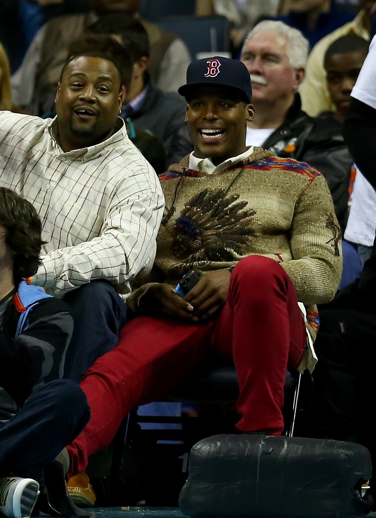 Durante un juego entre Oklahoma City Thunder y Charlotte Bobcats en 2013, Newton presentó esta sudadera muy peculiar.