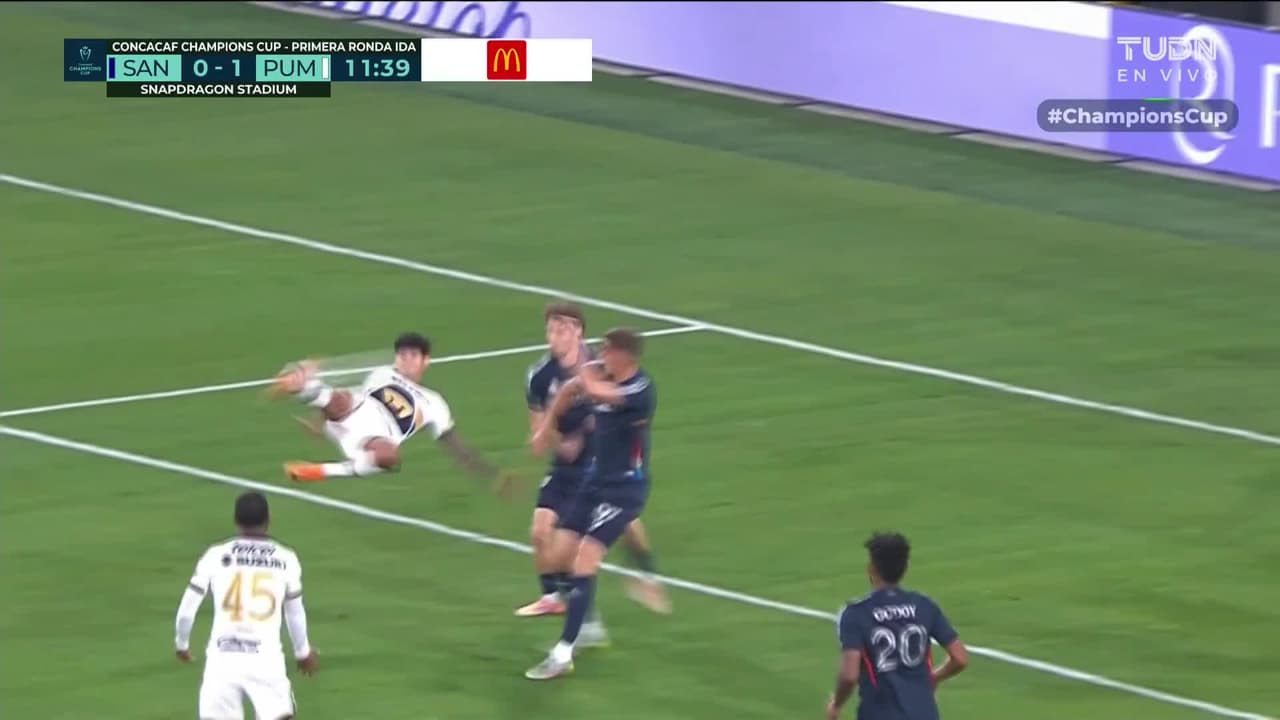 ¡Obra de arte auriazul! Morales con una tijera digna de crack pone arriba a Pumas