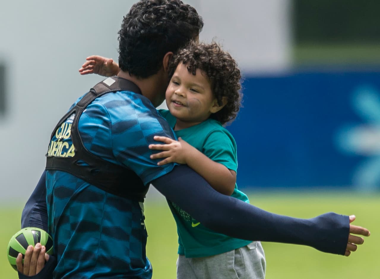 Así fue la jornada más tierna que se haya vivido en un entrenamiento de América, todo a costa del lado más sensible del goleador Cecilio Domínguez y su hijo Thiago.
