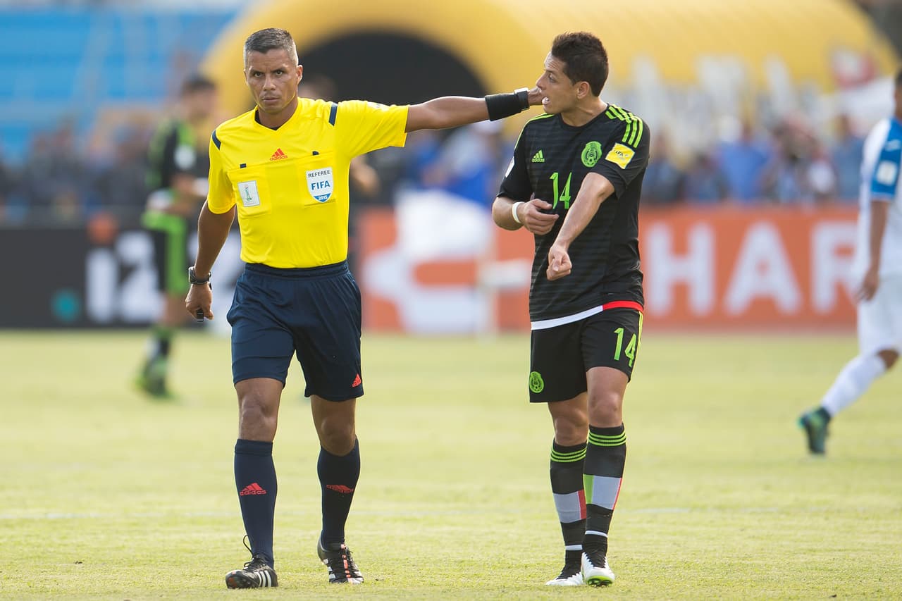 John Pitti es el árbitro panameño que será el juez central en el partido en el que México recibirá a Costa Rica por la tercera fecha del hexagonal de la Concacaf de la eliminatoria a Rusia 2018. Es un hombre con autoridad en la cancha.