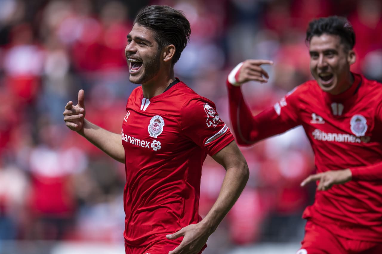 En un partido de volteretas, el Necaxa derrota a domicilio al Toluca 2-3 en un juego entretenido con gol de penal de Mauro Quiroga en el tiempo agregado.