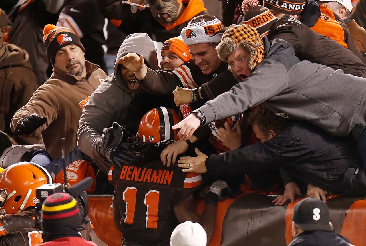 Dramático duelo se vivió en Cleveland donde los Ravens sacaron el partido 33-27 a los Browns. Checa las mejores tomas de este duelo de Lunes por la Noche.