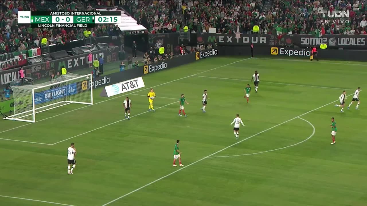 ¡TIRO ATAJADO! disparo por Luis Romo.