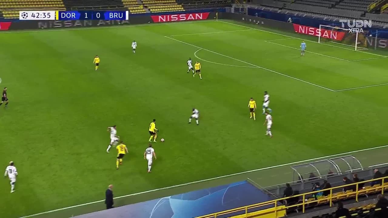 ¡TIRO ATAJADO! disparo por Thomas Delaney.