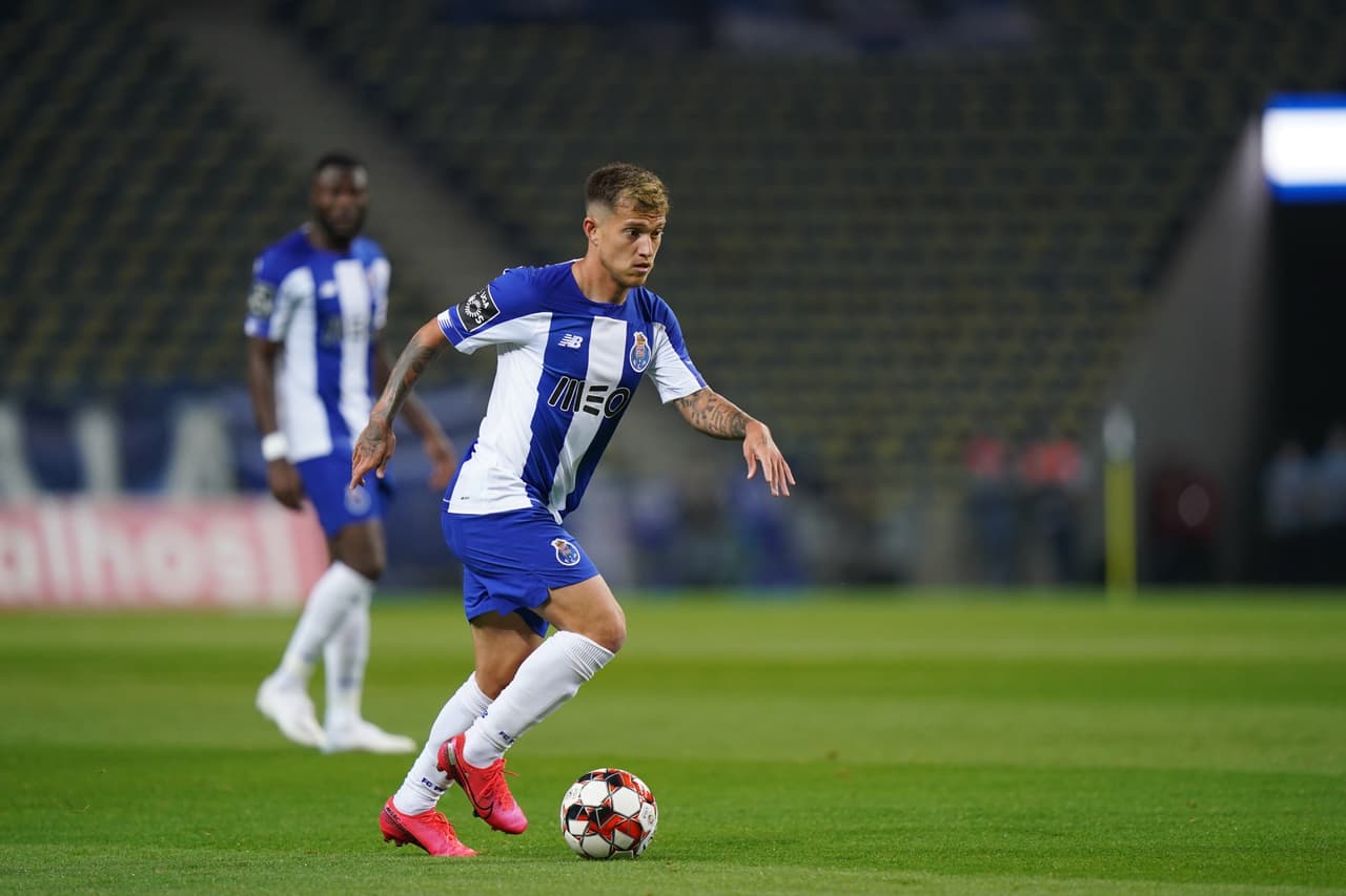 Con doblete de Moussa Marega, gol de Sérgio Oliveira y Alex Telles, el Porto golea en casa al Boavista y se aleja a tres puntod del Benfica en la búsqueda del título.