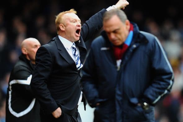 En los rostros de los técnicos se veía la emoción de ir ganando y la decepción de la derrota momentánea.