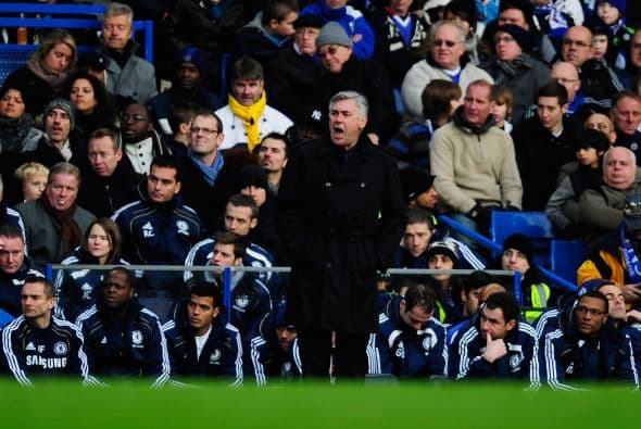 Carlos Ancelotti, técnico de los 'Blues', sigue en la cuerda floja.