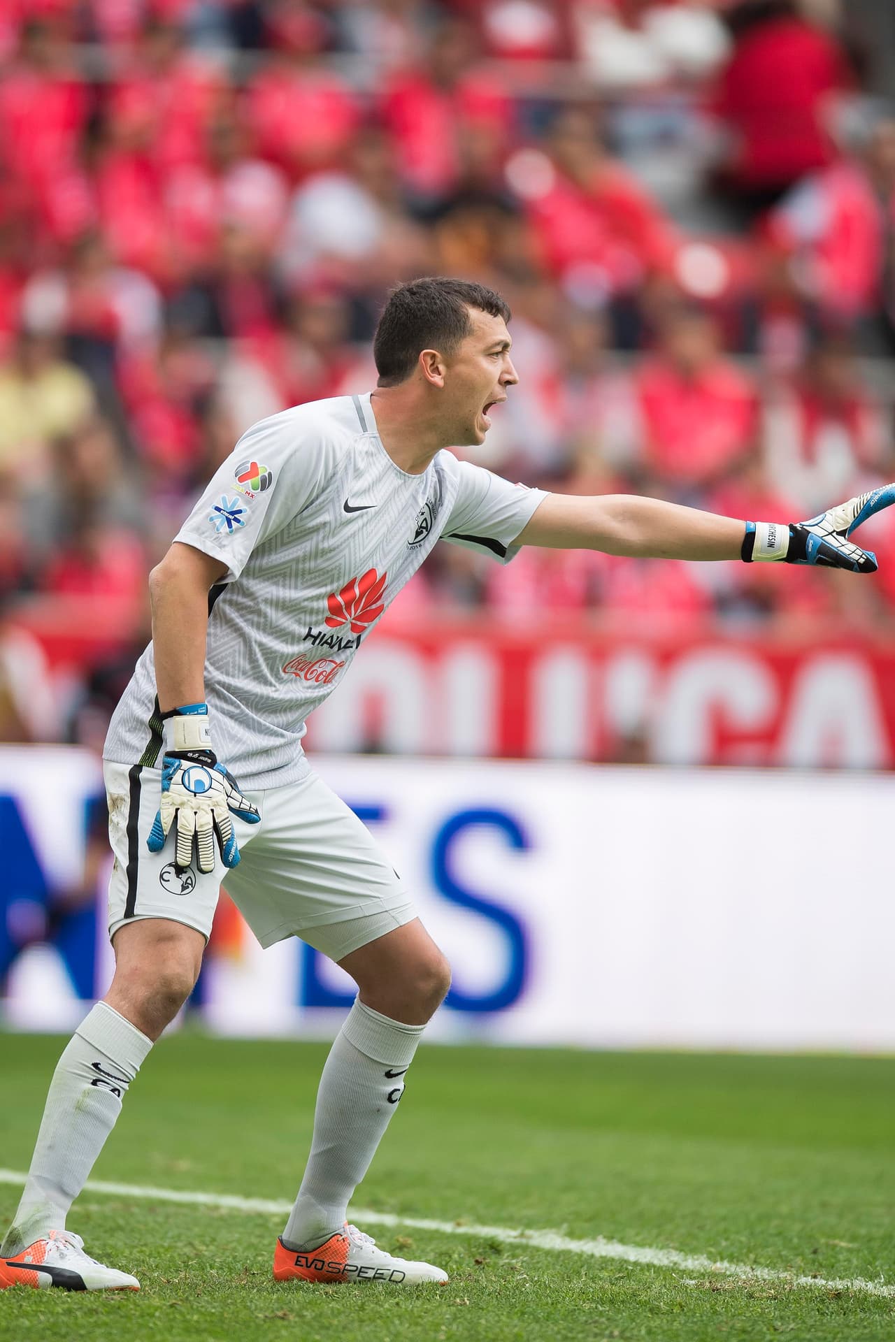 Ante Toluca, América rompió con Agustín Marchesín la racha de 12 años de tener un portero mexicano como titular en la Liga MX. La última vez que alinearon a un portero extranjero fue en 2004 cuando Sebastián Saja jugó desde el arranque ante Chiapas.