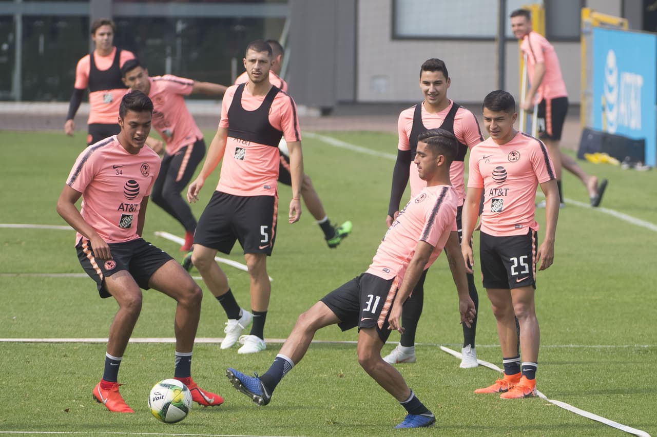 El entrenamiento de América en Coapa estuvo marcado por la tranquilidad del cupo en Liguilla pero por la exigencia de ganar contra Veracruz para mejorar lugares para los Cuartos de Final del Clausura 2019.