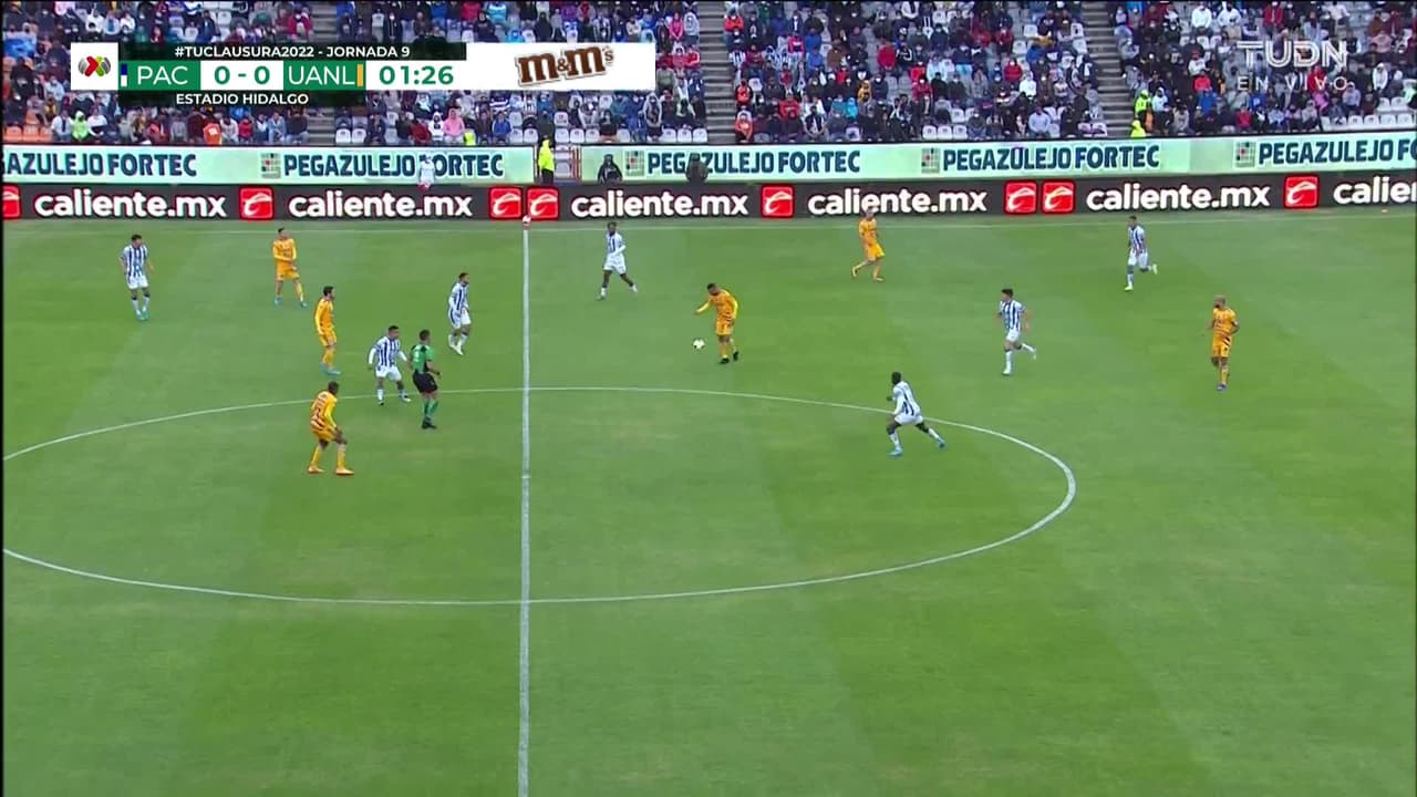 ¡TIRO ATAJADO! disparo por Romario Ibarra.