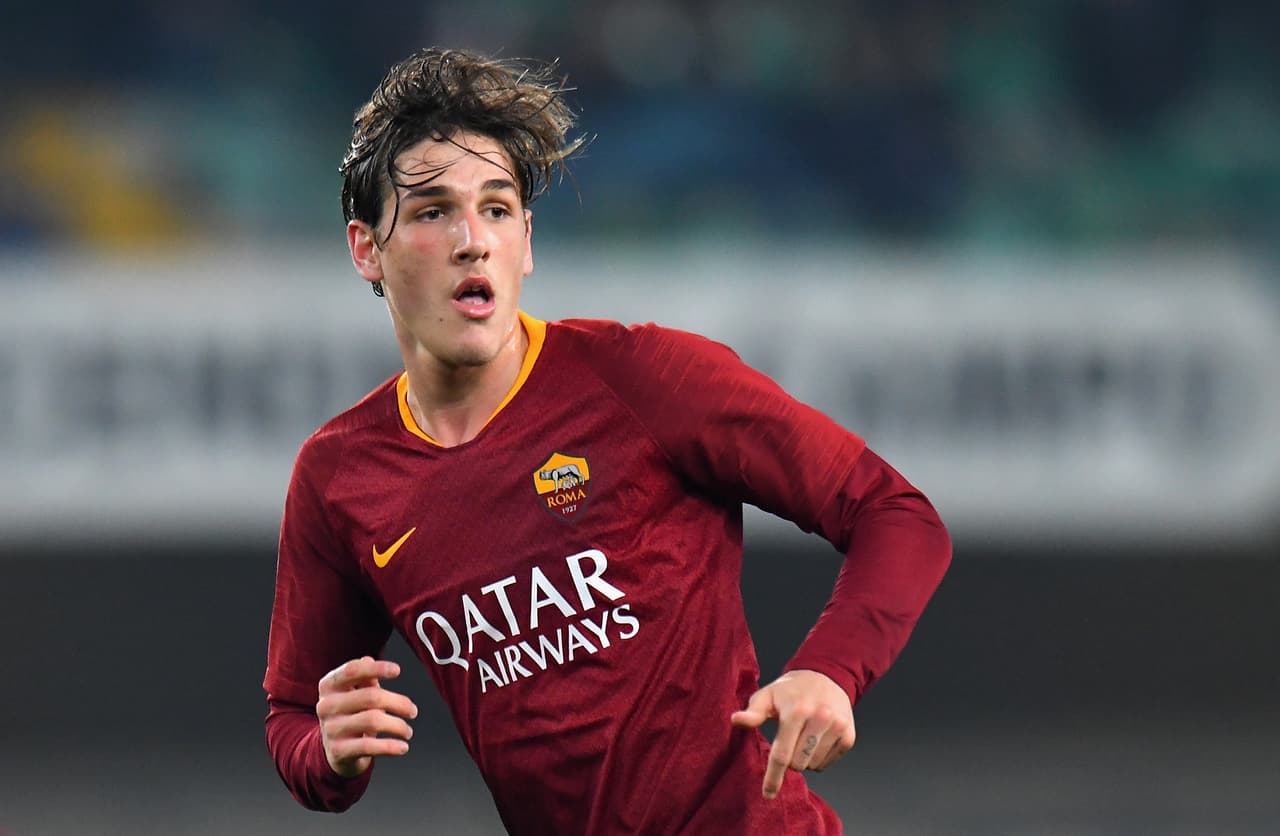 VERONA, ITALY - FEBRUARY 08: Nicolò Zaniolo of AS Roma looks on during the Serie A match between Chievo Verona and AS Roma at Stadio Marc'Antonio Bentegodi on February 8, 2019 in Verona, Italy. (Photo by Alessandro Sabattini/Getty Images)
