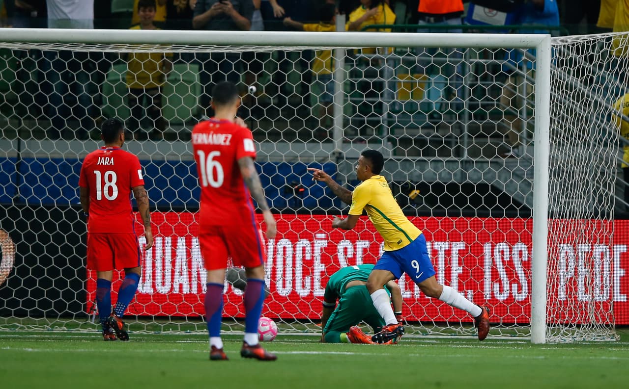 A pesar de que el empate de Chile perjudicaba a Argentina, su gran rival histórico, Brasil dio cátedra y se impuso de local.