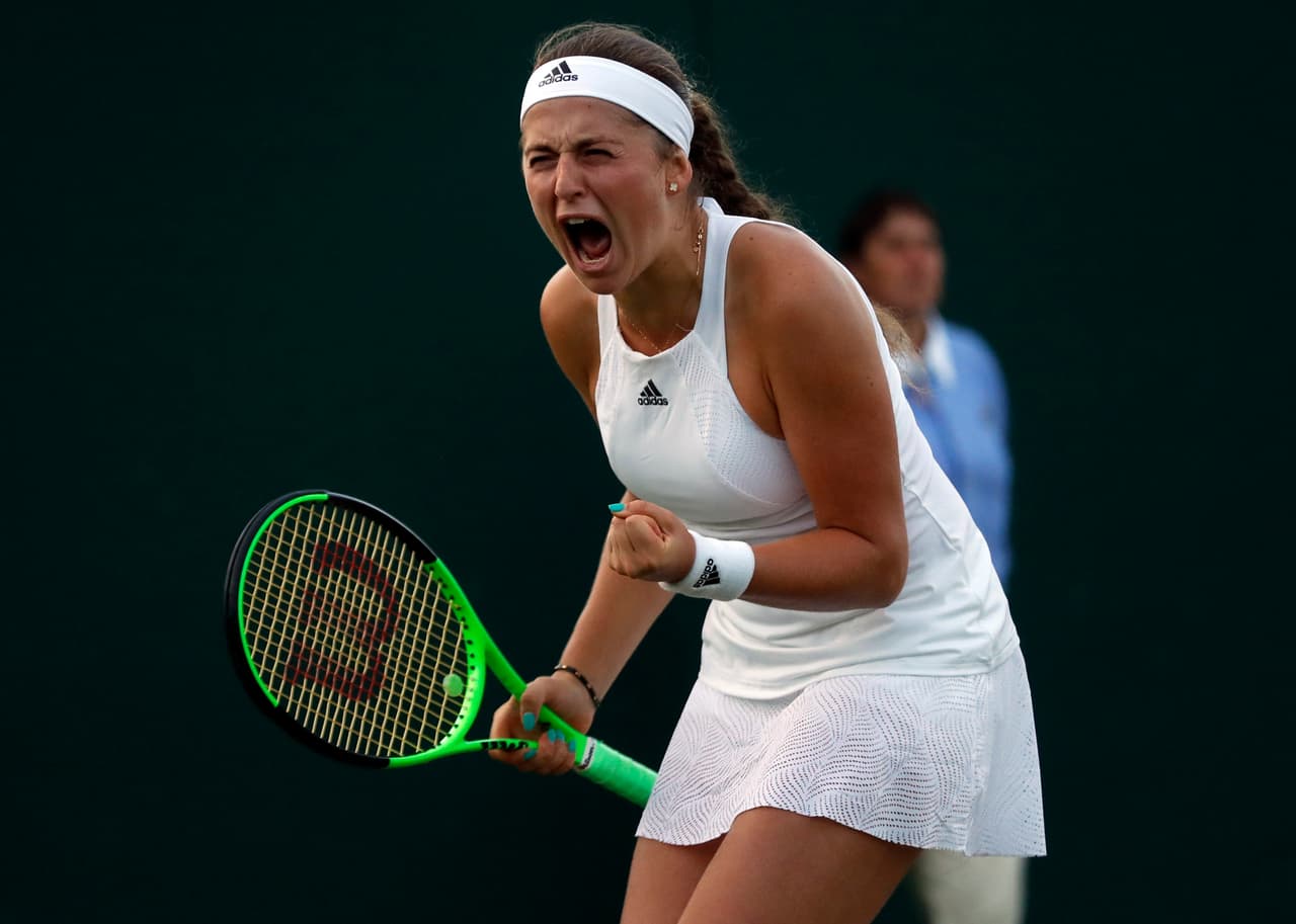 Ostapenko demuestra también que es una combinación juvenil, aguerrida y hermosa.