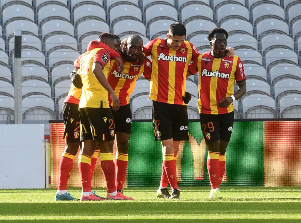 Lens logra vencer 2-1 al Dijon para llegar a 40 puntos y adueñarse de la quinta posición de la tabla.