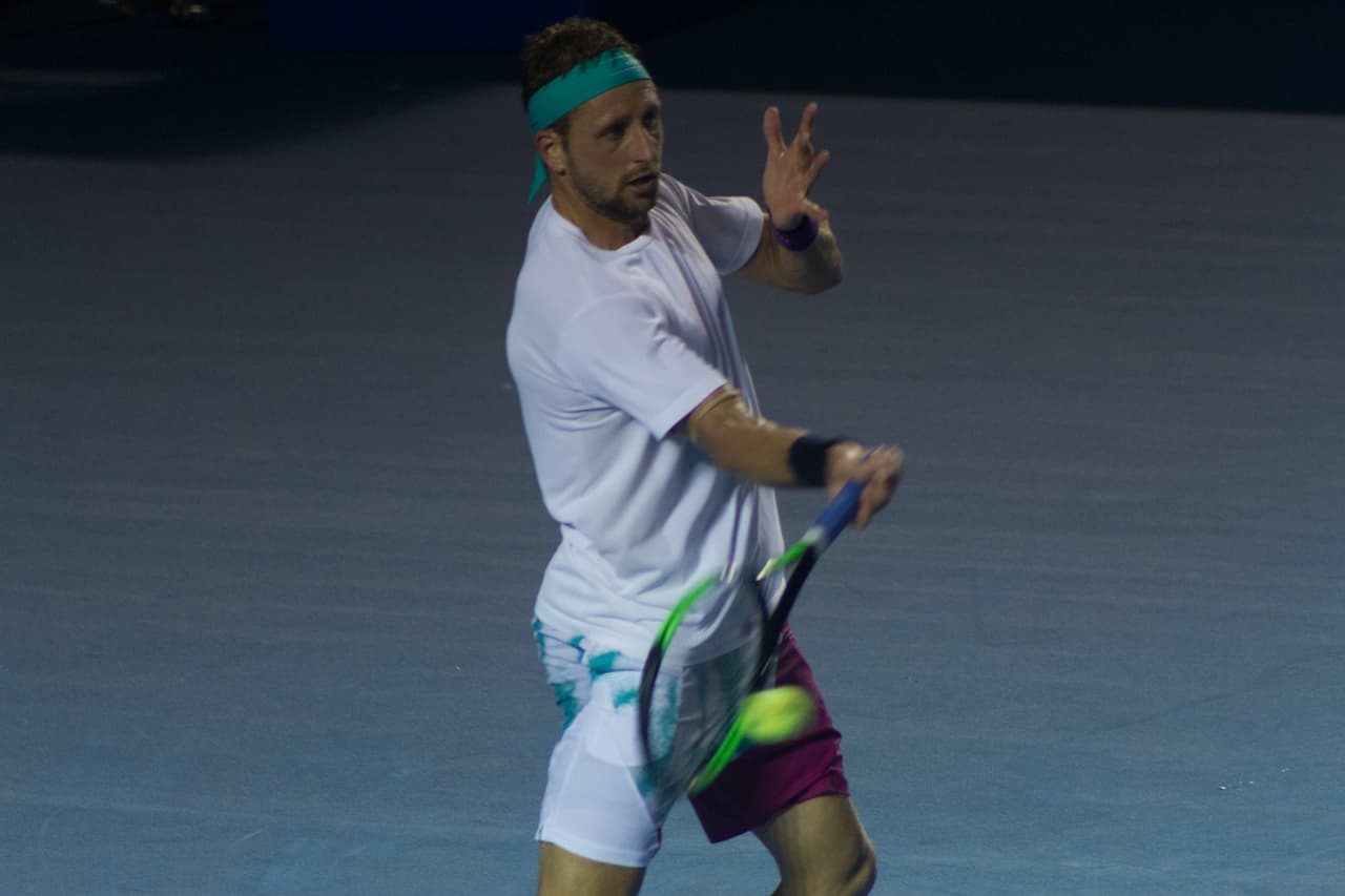 Y a pesar de la resistencia que opuso Sandgren, le rompió el servicio.