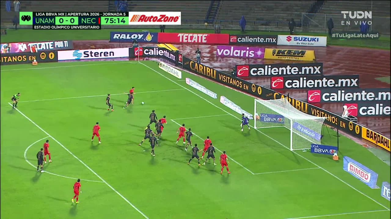 ¡GOL!  anota para Necaxa. Julián Carranza