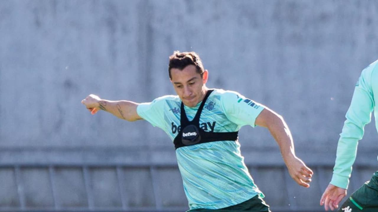 Andrés Guardado supera COVID-19 y vuelve a entrenamientos