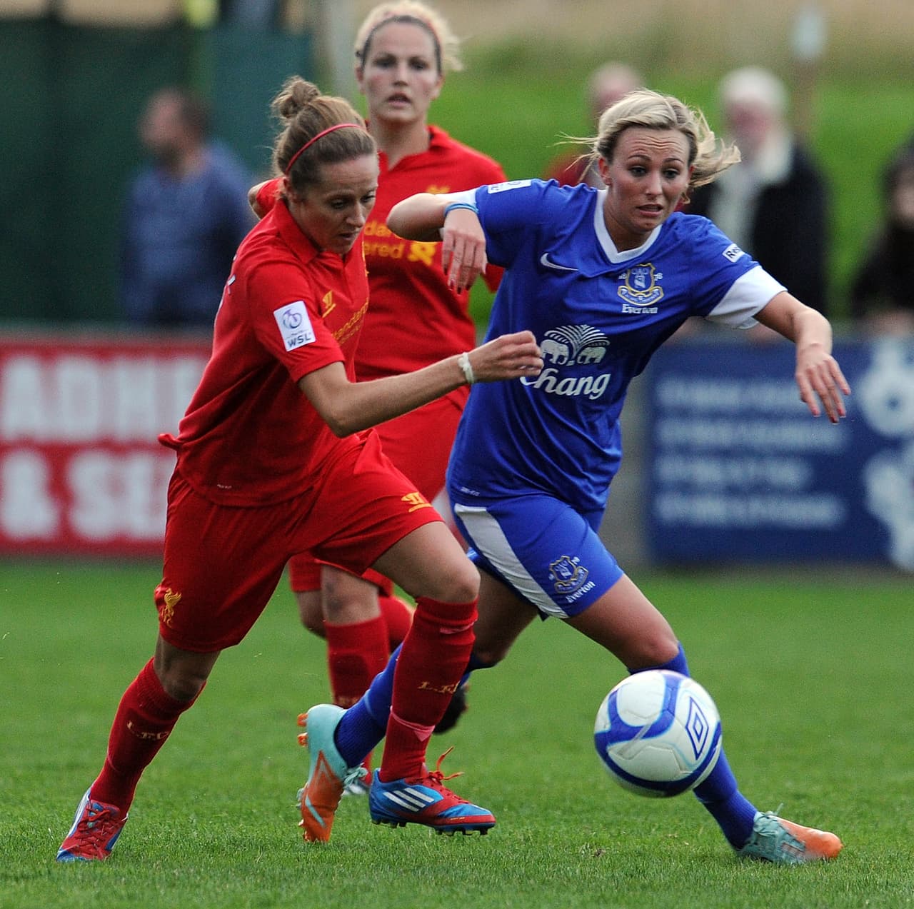 Su rendimiento fue en alza y en el año 2009 fue elegida como la Mejor Jugadora Joven de la Liga por la Asociación Inglesa. En el 2013 partió al Manchester City dejando un saldo de 40 partidos y 17 goles.