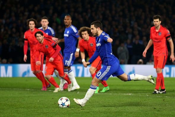 En tiempo extra Hazard marcaría el segundo del Chelsea tras una mano de Silva dentro del área.