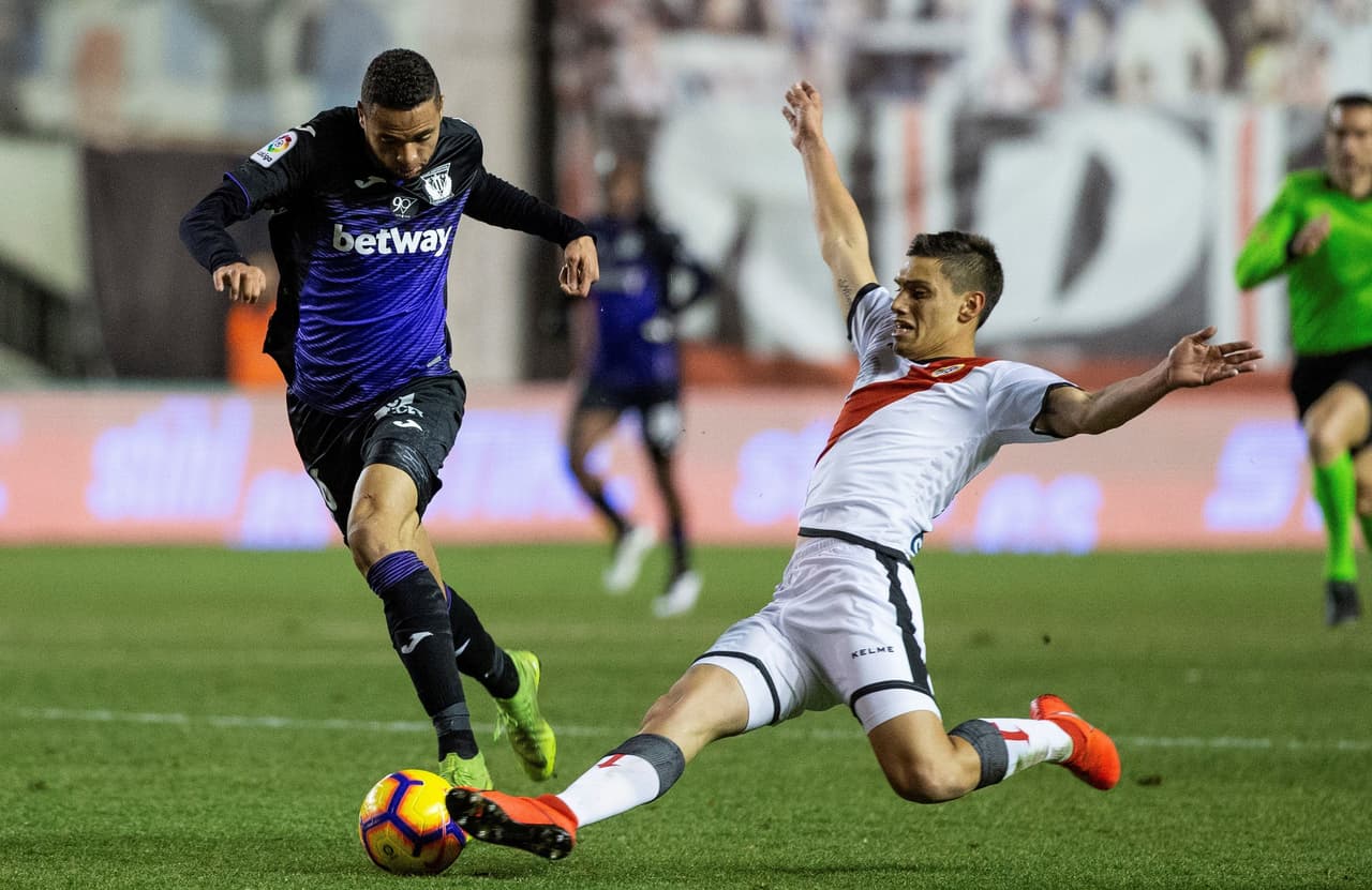 Sin embargo, tres minutos después, todo se derrumbó para el equipo de casa. A los 86 minutos el delantero marroquí Youssef en Neysri, marcó el gol de la ventaja para sorpresa de todos.