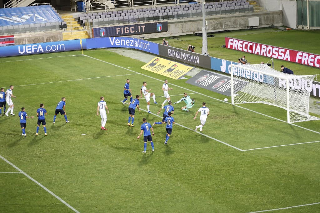 Edin Dzeko adelantó a los visitantes a los 57’ de juego. Stefano Sensi (67’) marcó el gol del empate.