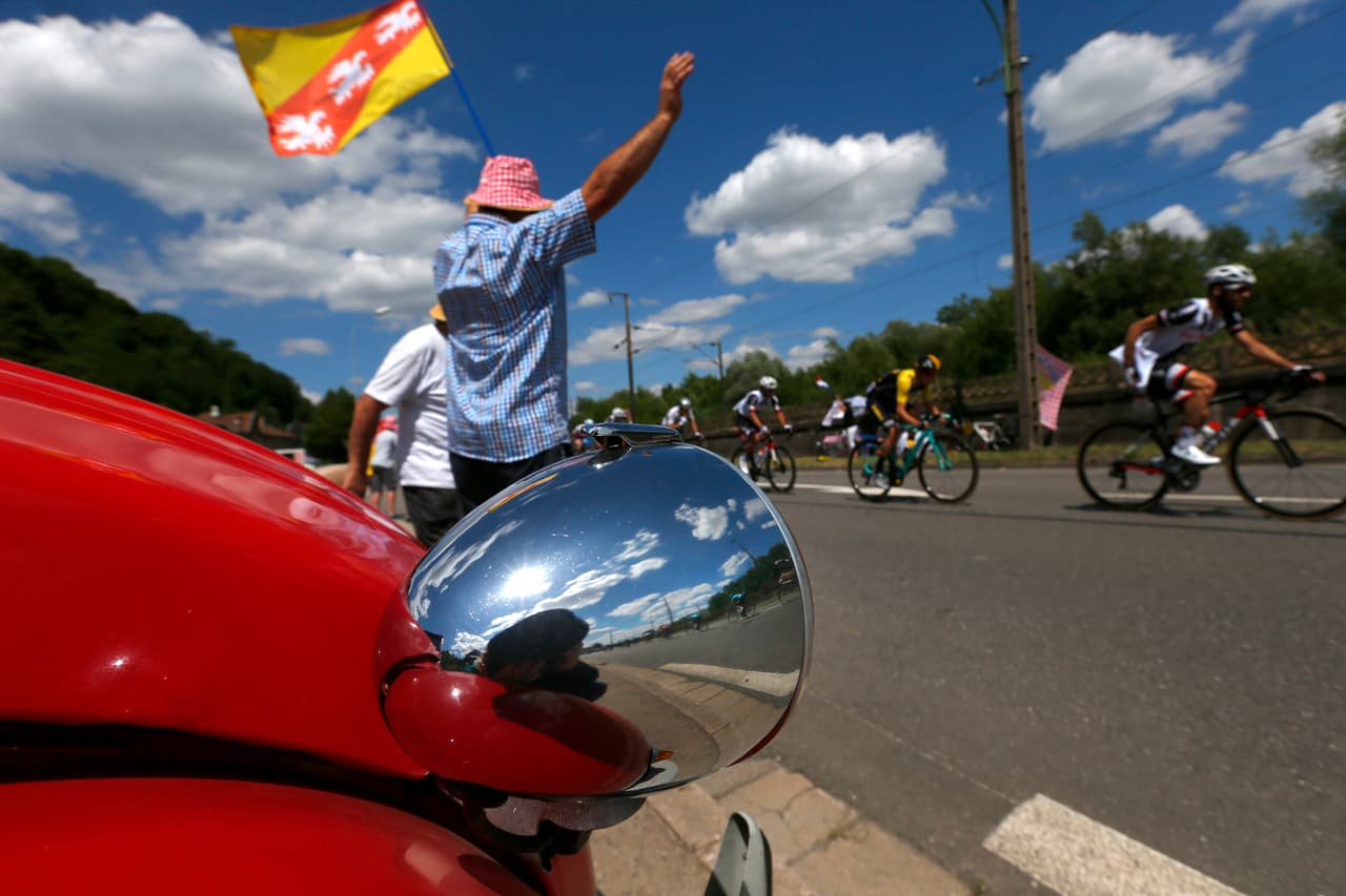 Muchos seguidores llegan hasta las diferentes zonas de intensa carrera para al menos ver por un instante a sus ídolos.