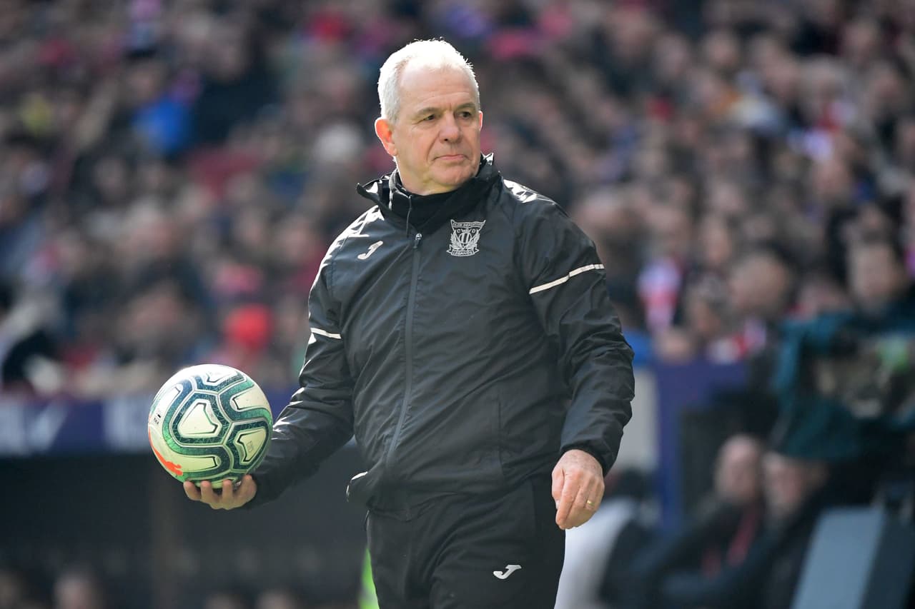 Leganes' Mexican coach Javier Aguirre gestures during the Spanish league football match Club Atletico de Madrid against Club Deportivo Leganes SAD at the Wanda Metropolitano stadium in Madrid on January 26, 2020. (Photo by JAVIER SORIANO / AFP) (Photo by JAVIER SORIANO/AFP via Getty Images)