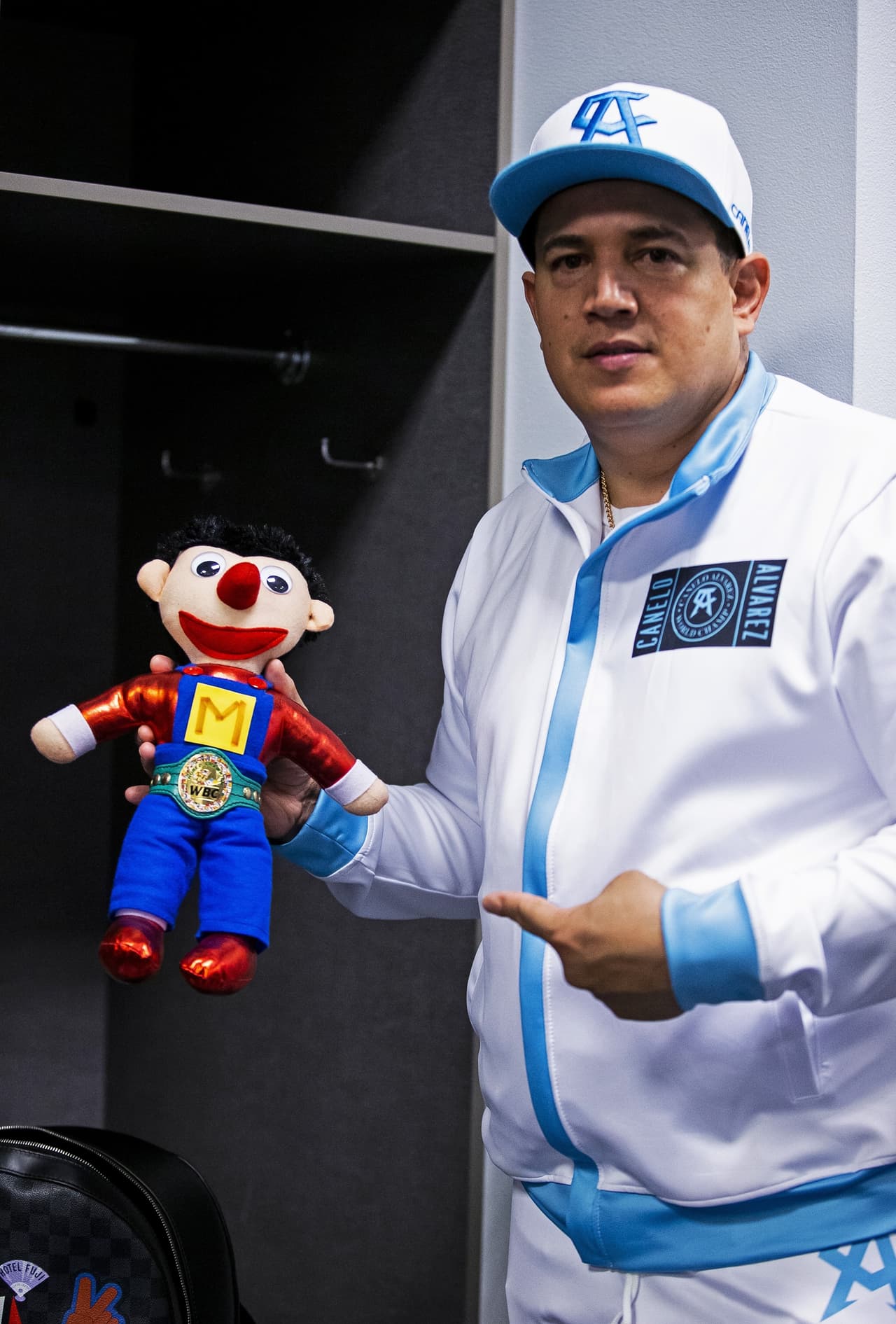 Aficionados disfrutan de las peleas previas al evento estelar entre Saú el 'Canelo' Álvarez y Billy Joe Saunders.