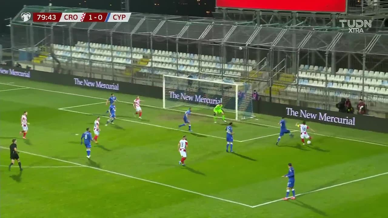 ¡TIRO ATAJADO! disparo por Nikola Vlasic.