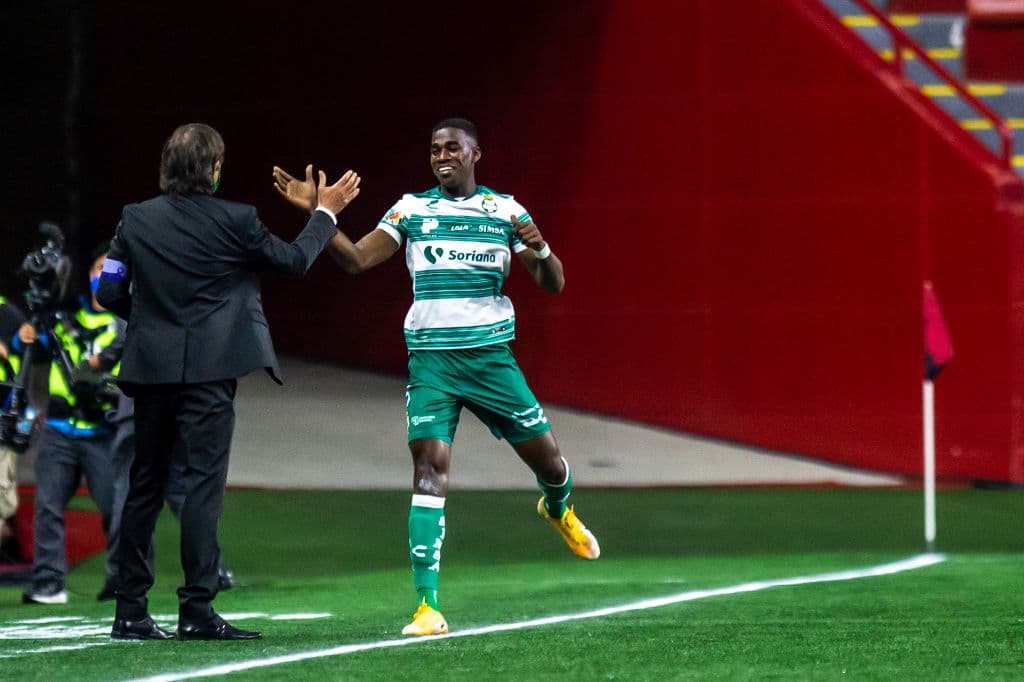 Félix Torres se encarga de marcar el único gol del partido y le da la victoria 0-1 a Santos. os Guerreros se ponen el tercer lugar (a la espera del resultado del Toluca) y Xolos cae a la novena posición (a la espera del resultado de Chivas).
