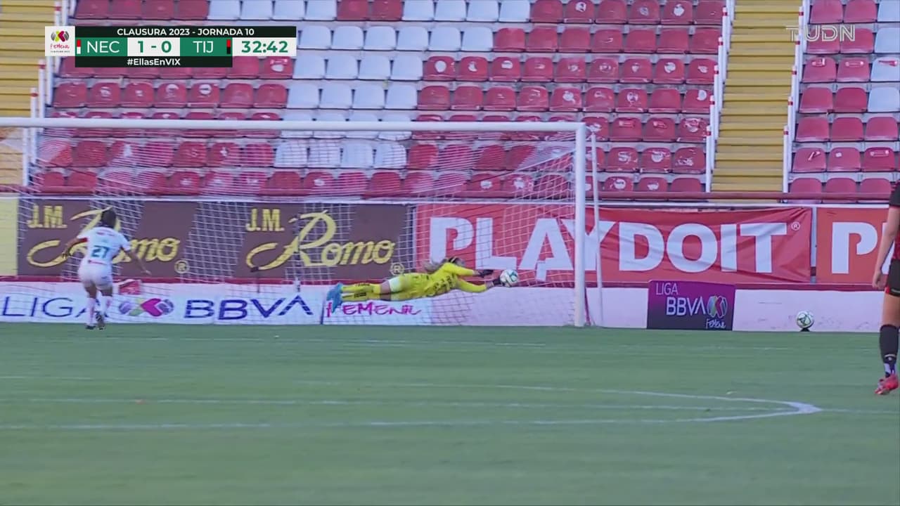 ¡Sigue on fire! Martínez se estira como liga para evitar el gol de Xolos