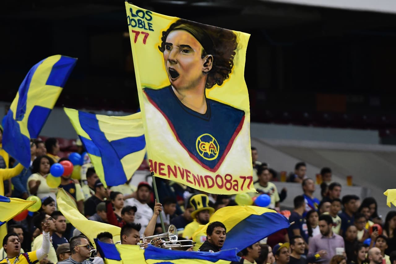 Así recibió la afición de las Águilas Guillermo Ochoa.