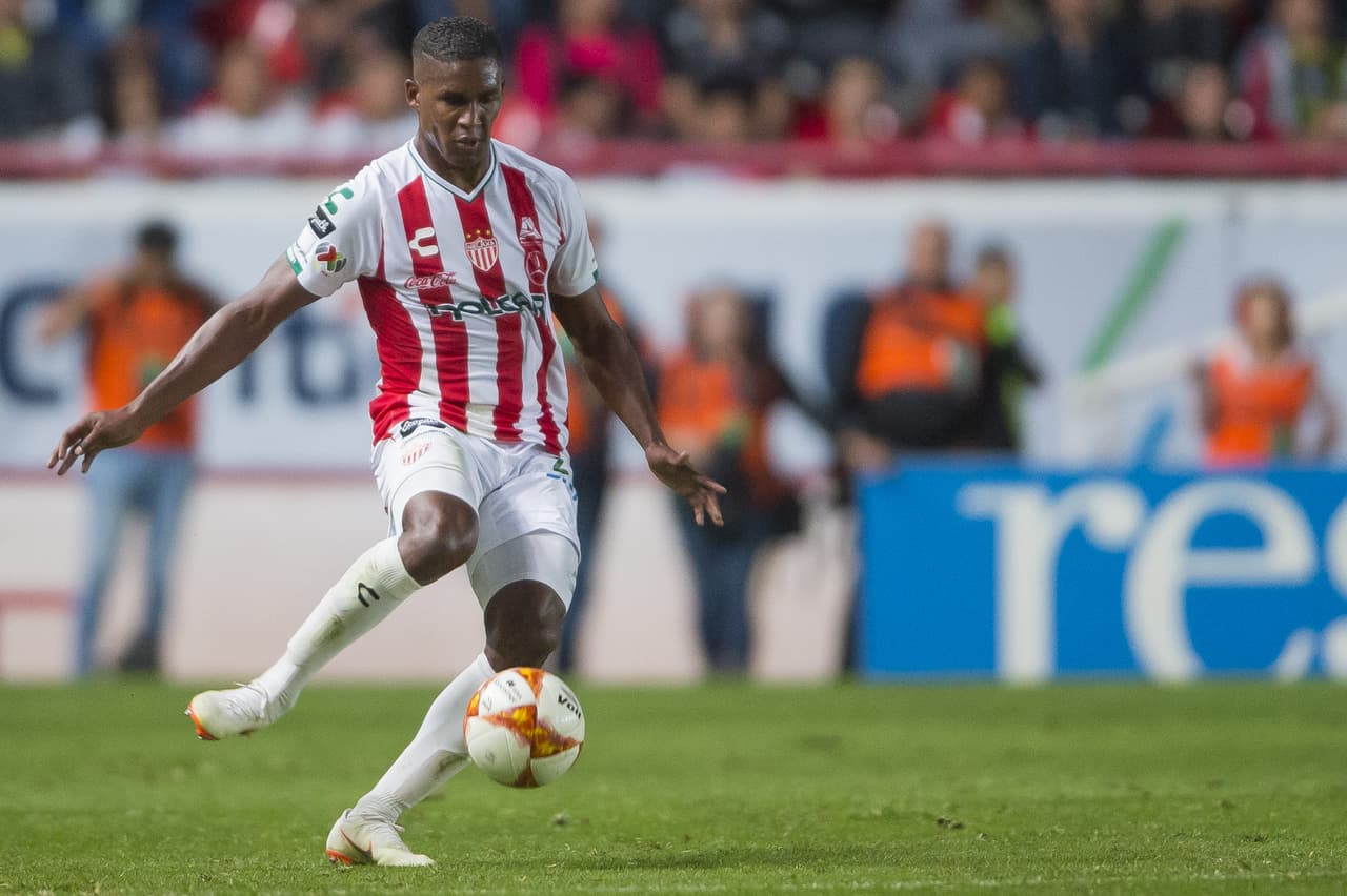 <b>Defensa:</b> Bryan Beckeles (Necaxa, 6)