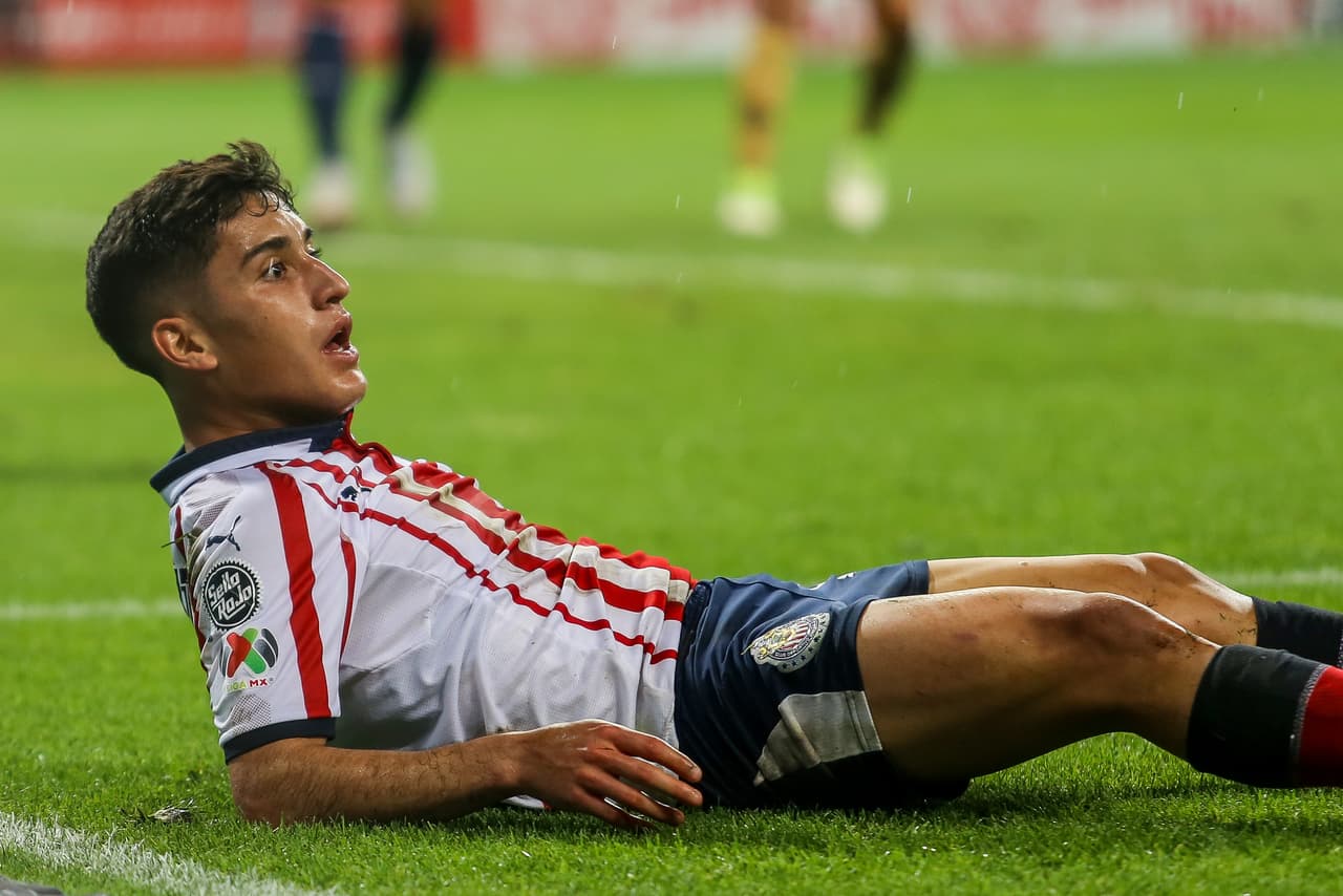 En el tiempo agregado Benjamín Galindo de Chivas cometió autogol en un intento por despejar el balón lo metió en su propia cabaña para el lapidario 3-1 definitivo a favor de los Pumas.