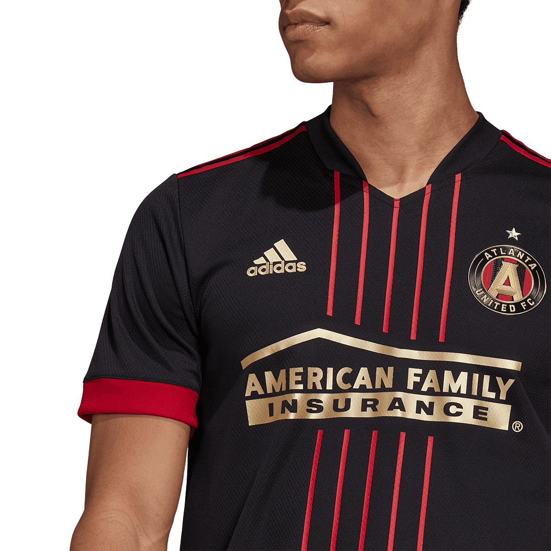 De la ceremonia de presentación participaron el presidente del club Darren Eales, el nuevo entrenador Gabrel Heinze, Josef Martínez y Miles Robinson.
<br>