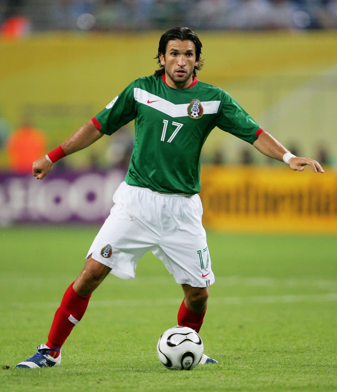 En julio de 2006 y después de disputar el Mundial de Alemania, Francisco Fonseca firmó contrato con el Benfica de Portugal por cuatro temporadas aunque sólo estuvo un año en el cuadro luso.