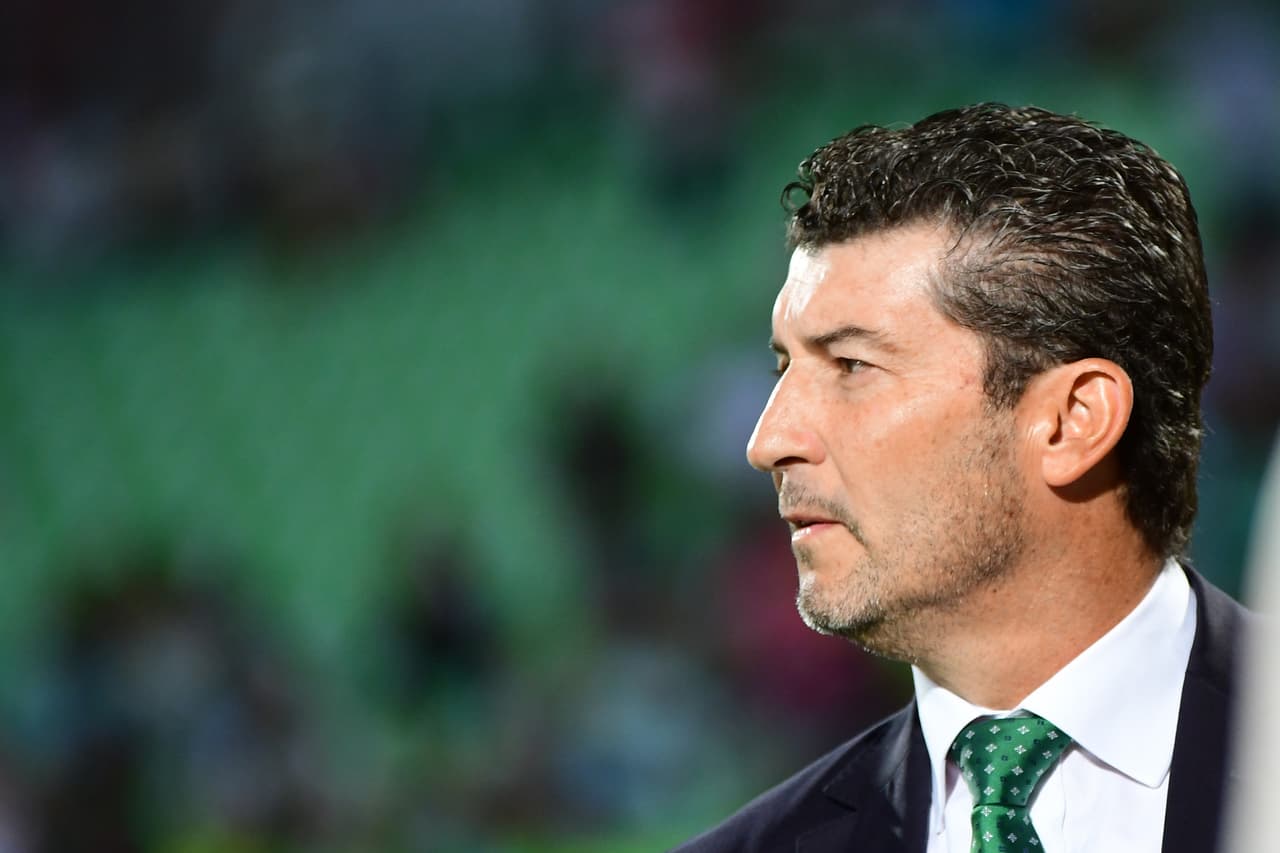 José Manuel de la Torre. Ocupó el banquillo rojiblanco entre 2006 y 2007, ganando el título de liga del Apertura 2006. Dirigió al rebaño por segunda ocasión entre 2014 y 2015. Cuando dirigió al América disputó siete partidos internacionales.