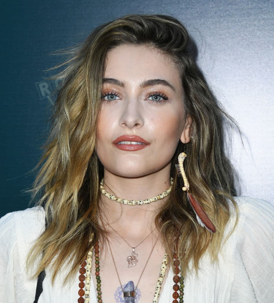 Para conectarse mejor con su hermana, Prince Jackson en la escuela secundaria se unió a un club dirigido por estudiantes que une a los jóvenes LGBTQ + y aliados.