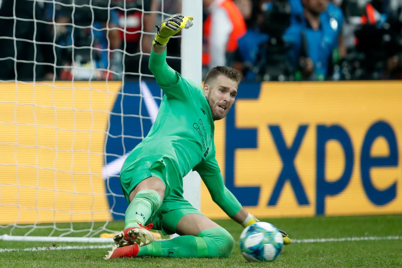 El guardameta español impidió el gol de Tammy Abraham en el quinto penal de la serie y con eso el Liverpool alzó la Supercopa de Europa.