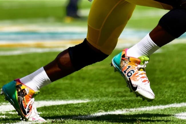 Los tributos de Antonio Brown en sus tacos de juego