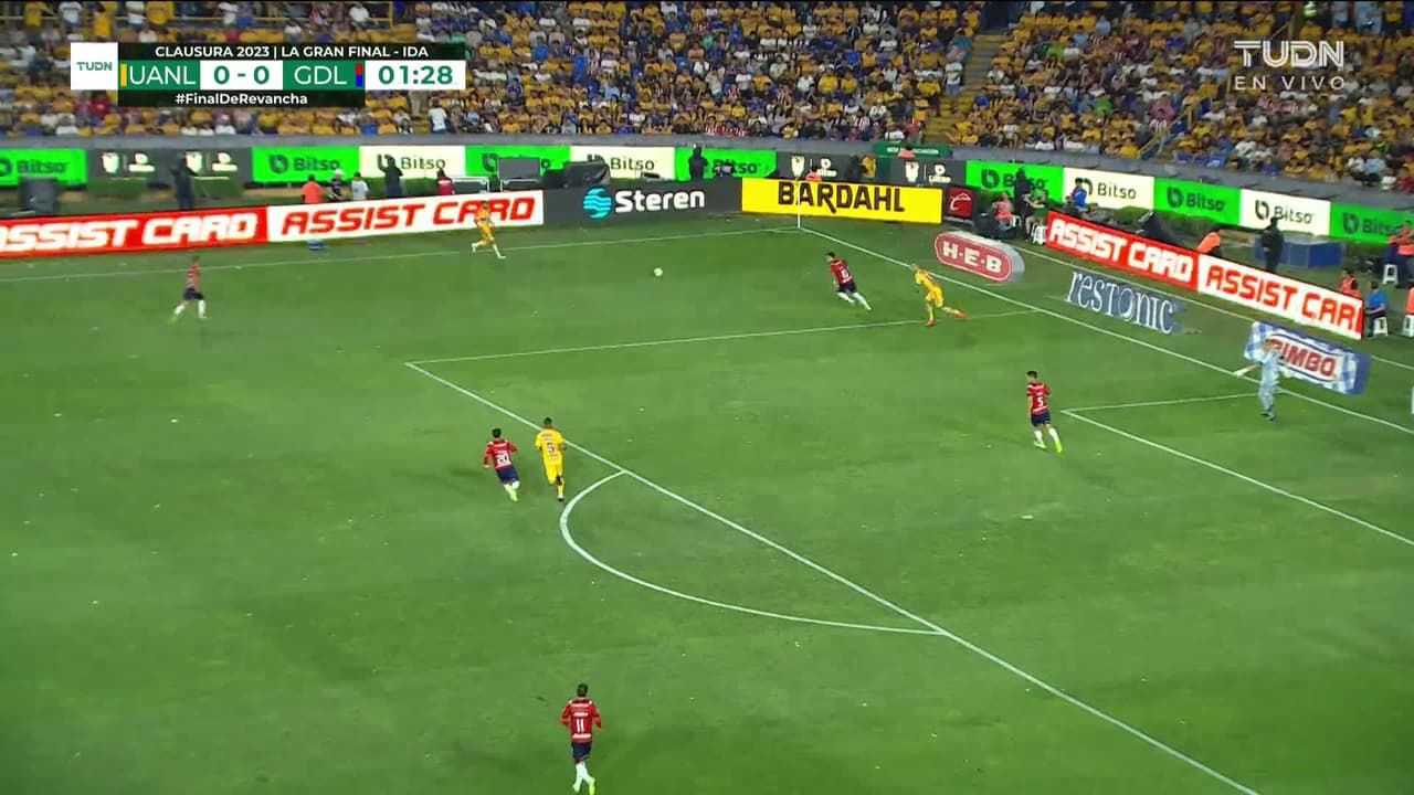 ¡TIRO ATAJADO! disparo por Alexis Vega.