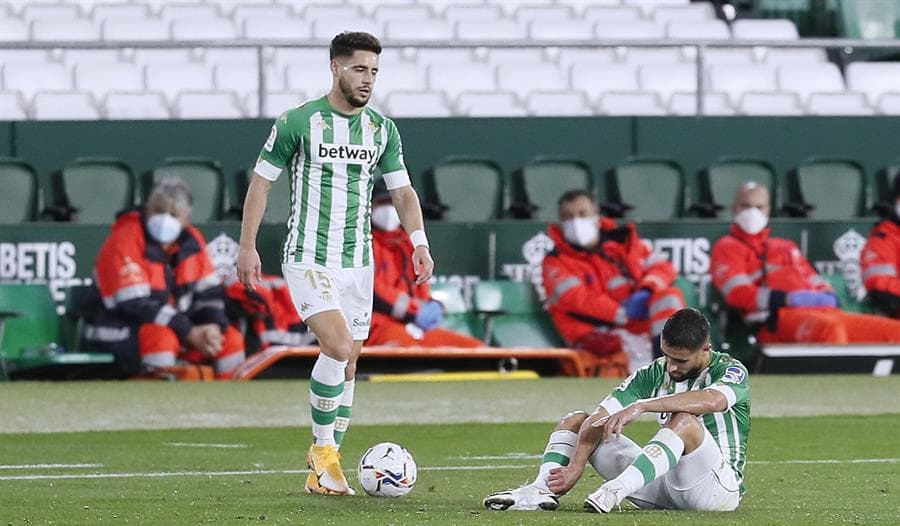 Borja Iglesias le da la victoria al Real Betis, al minuto 79, ante el Osasuna. El marcador final fue 1-0 durante la Jornada 21 en LaLiga; Andrés Guardado estuvo banca, mientras que Diego Lainez estuvo ausente debido a dar positivo por Covid-19.